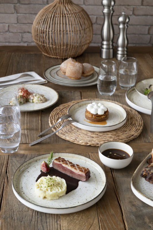 Assiette coupe rond beige porcelaine Ø 27 cm Lunéa Pro.mundi